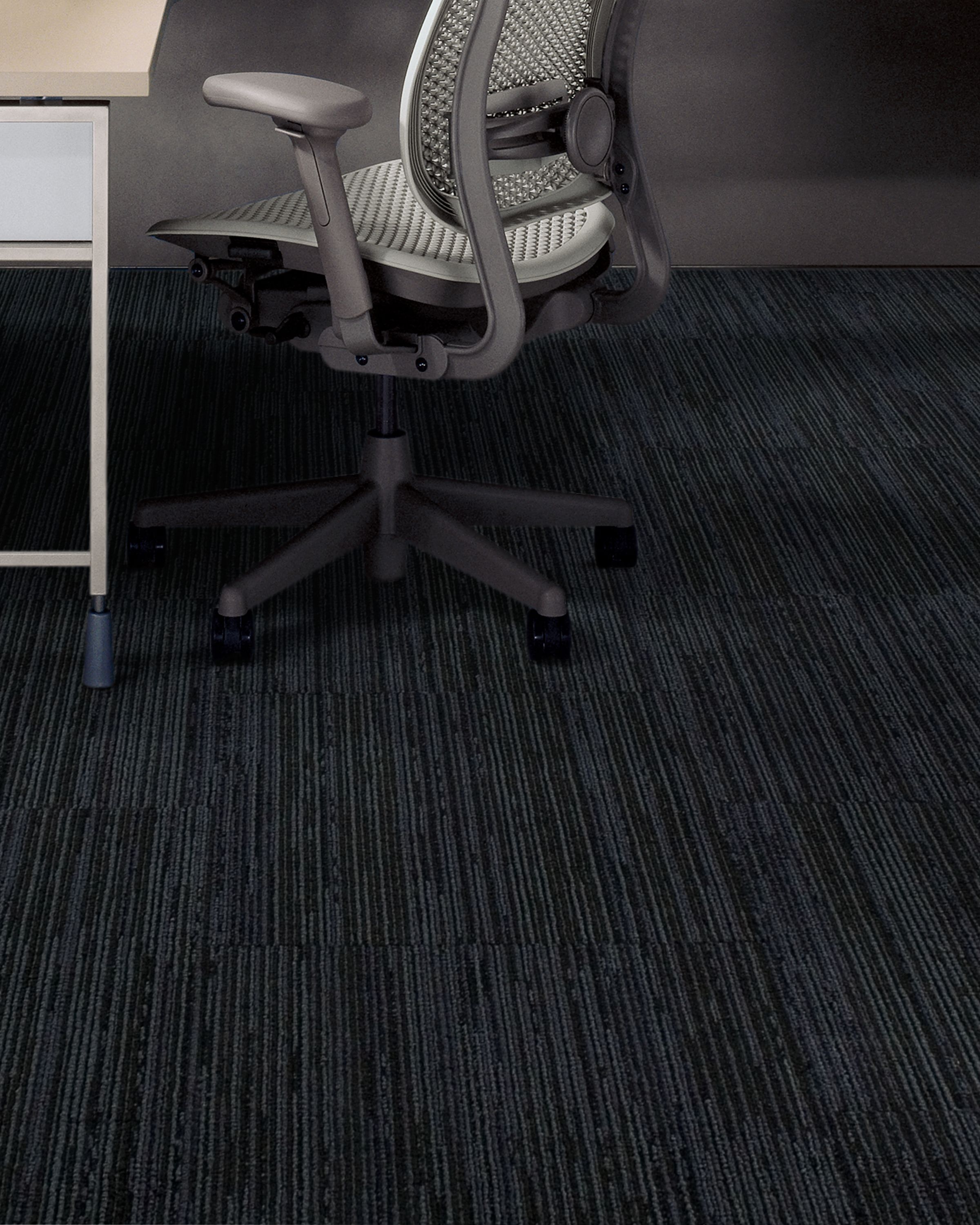 Interface On Board carpet tile in office imagen número 6